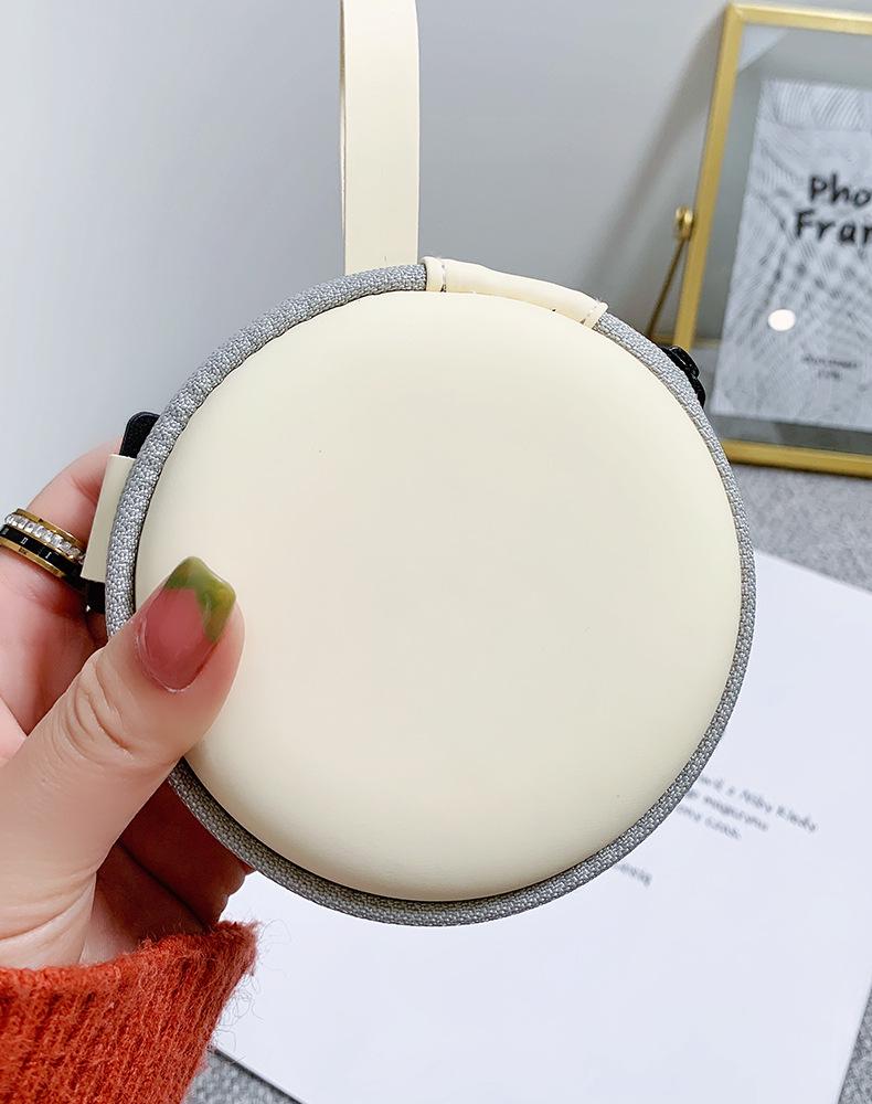 

Трендовые складные солнцезащитные очки 2023: Унисекс стиль знаменитостей в румянах