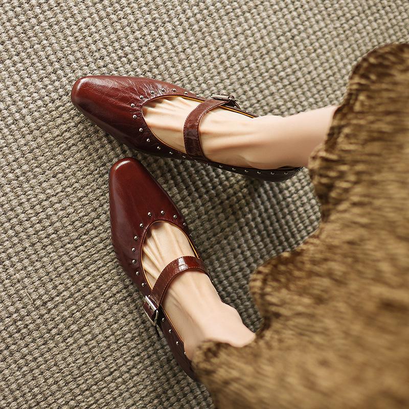 Cuir de vache Printemps et Automne 2025 Talon Moyen Peu Profond Rivet Chaussures Simples Rétro Cuir Chaussures Mary Jane Tout Cuir Femmes Intérieur et Extérieur