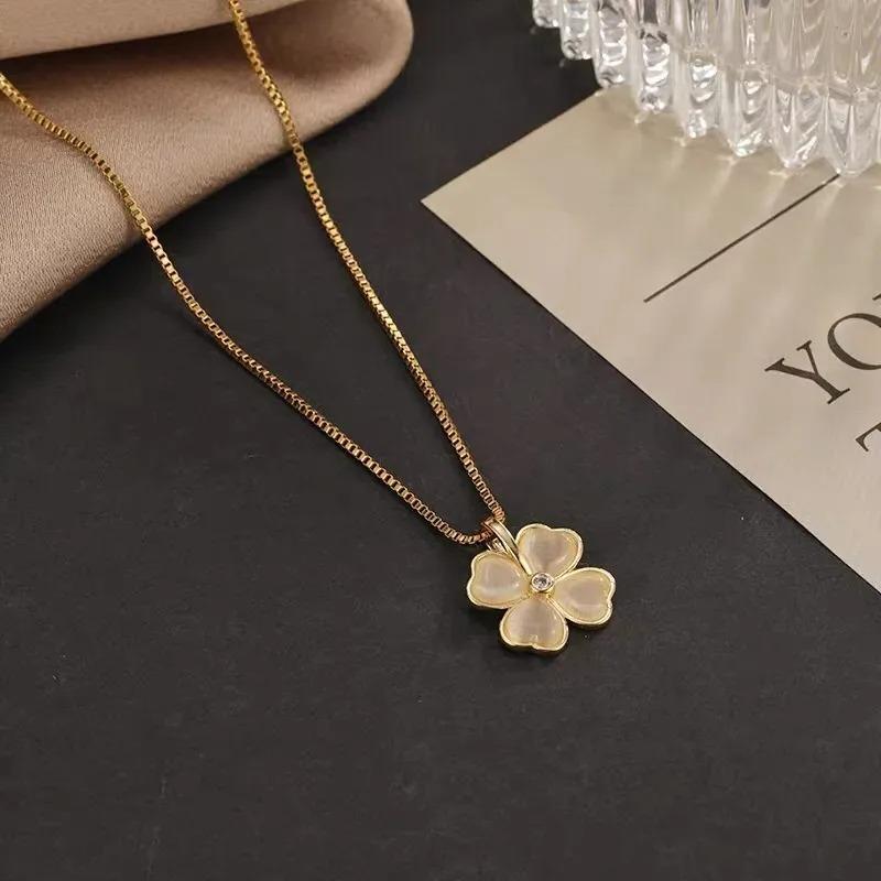 Exquisite Love Stainless Steel Beautiful Flower Necklace Fashion Classic Geometric Niche Light Luxury Clavicle Chain Girls Gift