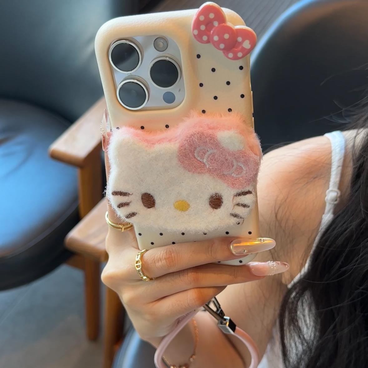 

Autumn and Winter Plush Three dimensional Kt Bracelet Suitable for IPhone16 Mobile Phone Case Apple 15 Protective Cover 14 Leather Pattern Soft Apple 16