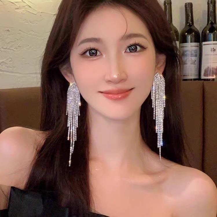 2025 Luxury Bridal Tassel Earrings: Exquisite, Light, Exaggerated Design for Women