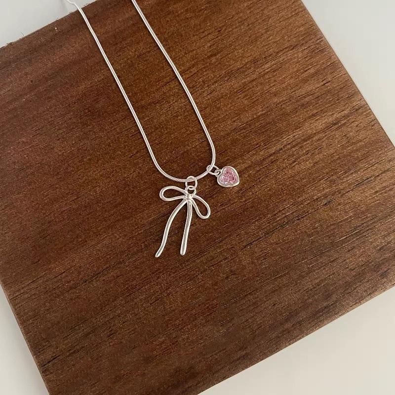 Colar com pingente de coração e borboleta de cristal Y2K para mulheres, corrente de clavícula com laço, acessórios de joias estéticas da moda