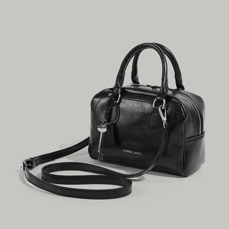 2025 New Fashion Women's Boston Bag High-end Handbag Niche Commuter Versatile Shoulder Crossbody Bag