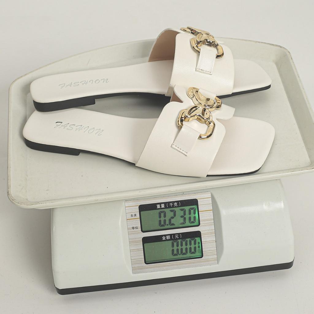 Plus Size Casual Flat Sandals with Metal Buckles Are New Summer Wear with One-line Beach Shoes