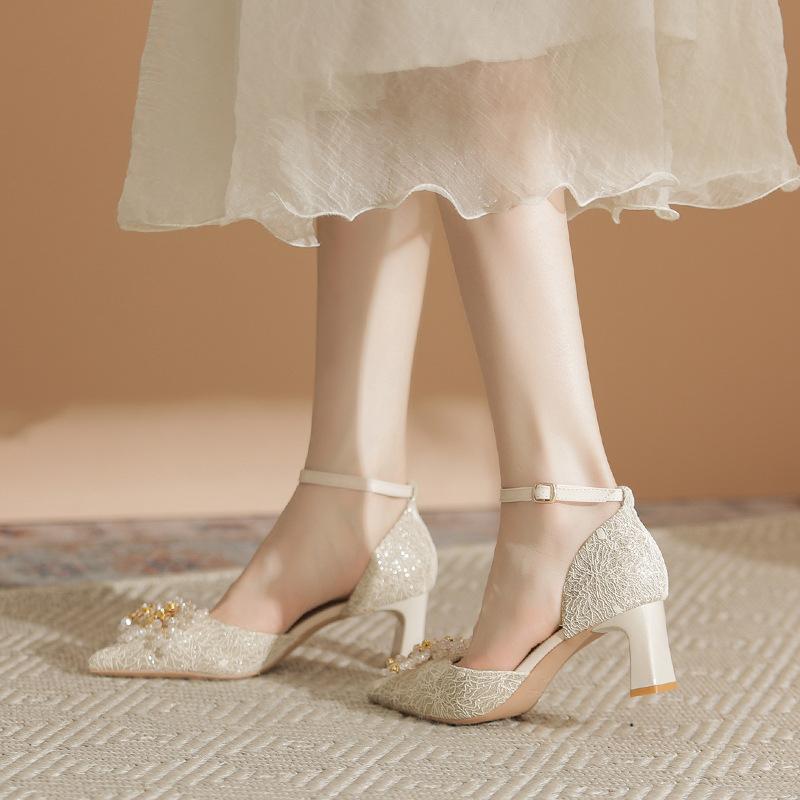 Strass High Heels Damen Frühling neue dicke Ferse einzelne Schuhe Damen spitz täglich tragen hohle Sandalen