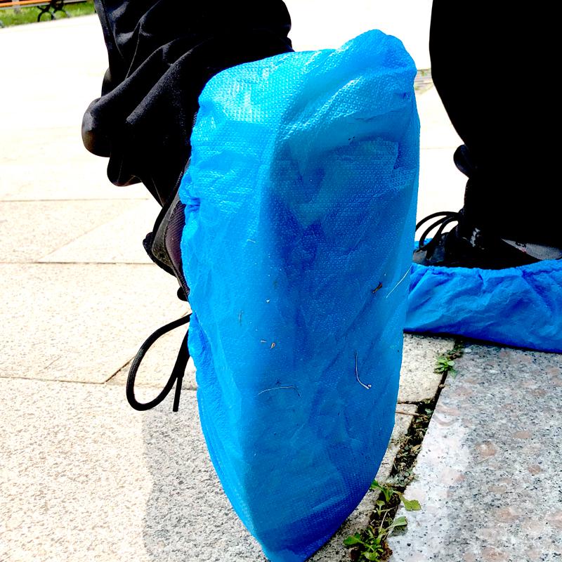 

Thickened Waterproof Disposable Shoe Covers - Wear-Resistant Plastic Overshoes for Home, Model Rooms, and Indoor Use One Size