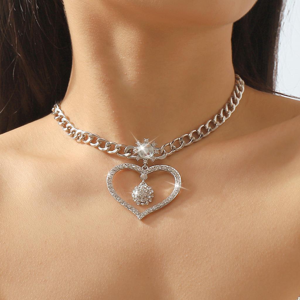 Women European Light Luxury Hollow Heart Rhinestone Necklace Simple Geometric Minimalist Hip Hop Choker For Women
