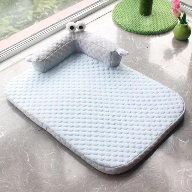 

Cute Cartoon Pet Cooling Mat Cat Supplies Breathable Bubble Dot Dog Bed with Pillow Washable Summer Pets Pad for Small Dogs Cats S 45x35cm