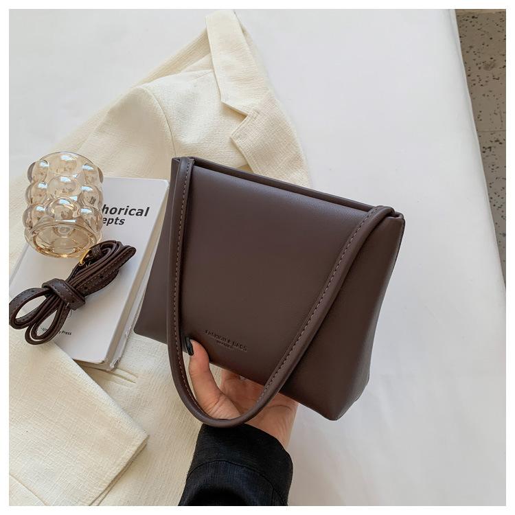 

Baguette bag autumn and winter new underarm shoulder bag simple niche messenger women s bag tide