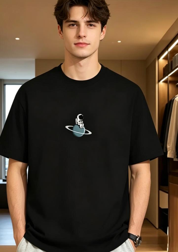Vintage Unisex Space Astronaut On Saturn Print Tshirt Crewneck Short Sleeve Cotton Tees Male Fashion Casual Daily Basic Tops