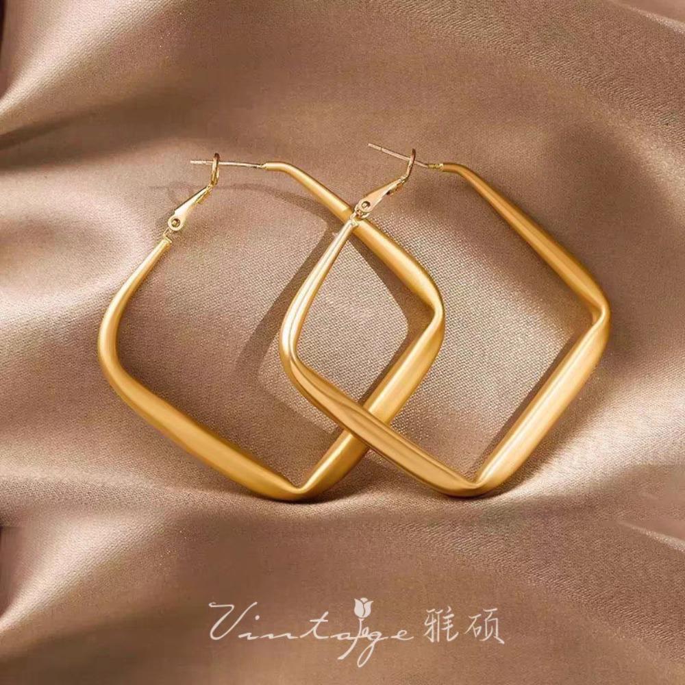Golden Circle Earrings for Women 2025 New Ear Buckles, Light Luxury, High-end Sensory Ring Earrings, No Need To Pick Earrings When Sleeping