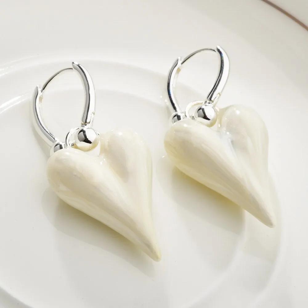 

1Pair New Heart Shape Heart Earrings Candy Trendy Sweet Temperament Fashion Jewelry Simply Design Ear Accessories Party Gifts бежевий