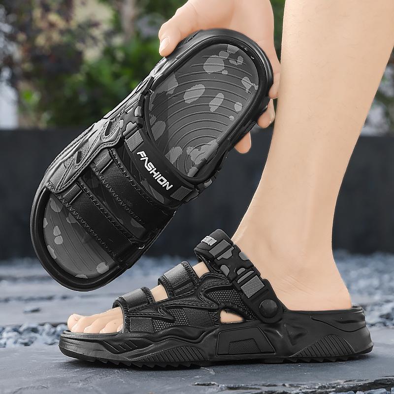 Sandals new 2025 summer leisure teenagers seaside wading thick bottom light stepping on shit feeling two wear one word drag