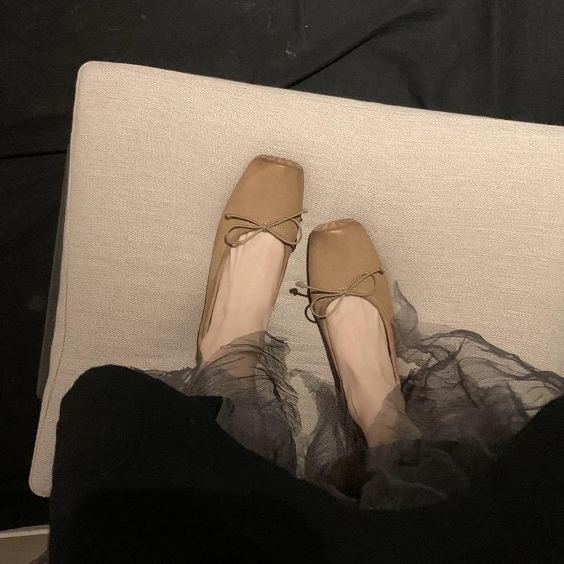 Sheepskin version leather bow retro pig nose ballet high heels women's light mouth thick heel Mary Jane single shoes