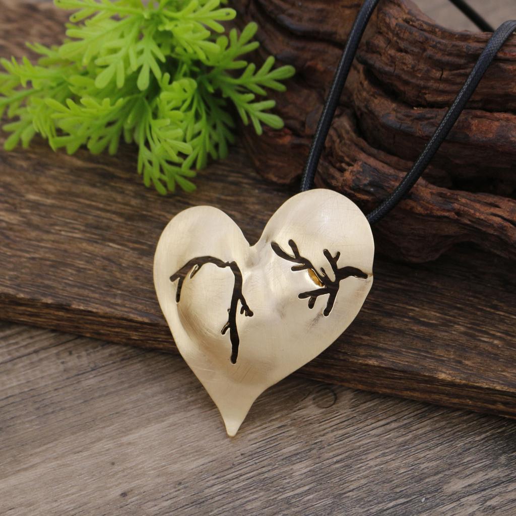 New brushed love leather rope long pendant, women's exaggerated high-end heart-shaped versatile long necklace