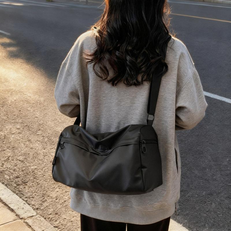 Casual Fashion Messenger Bag Women'S Popular Bag Versatile Bag Large Capacity Dark Retro Hong Kong Style Shoulder Bag