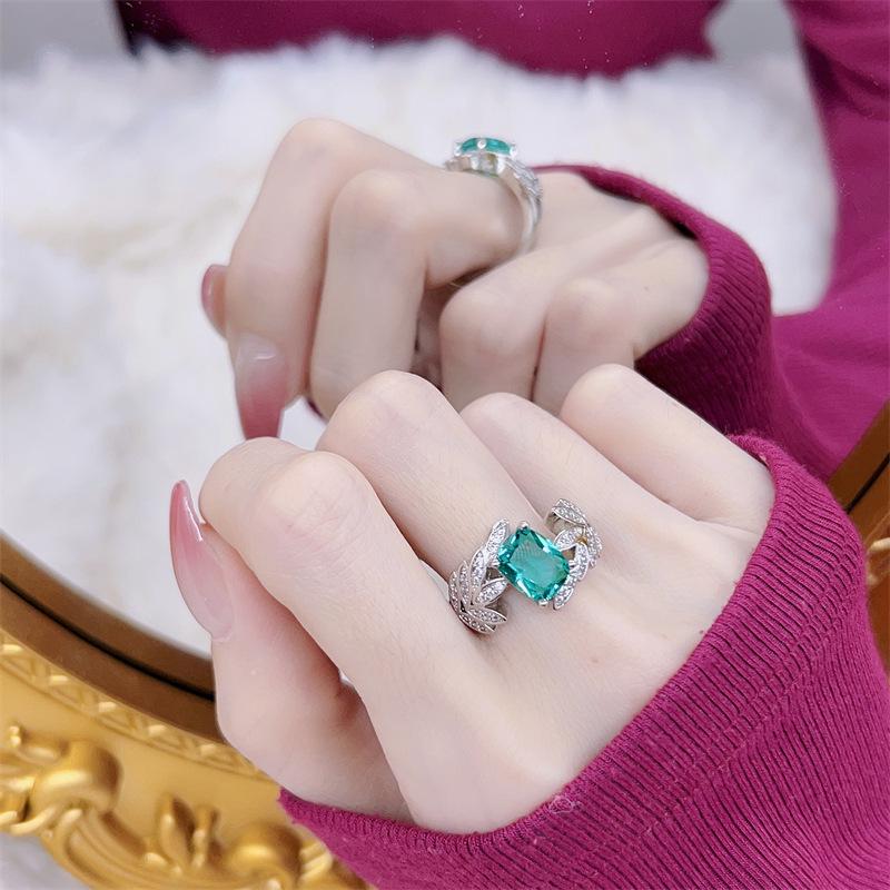 European Vintage Emerald Luxury Ring for Women - Adjustable, Versatile, Perfect for Gifting
