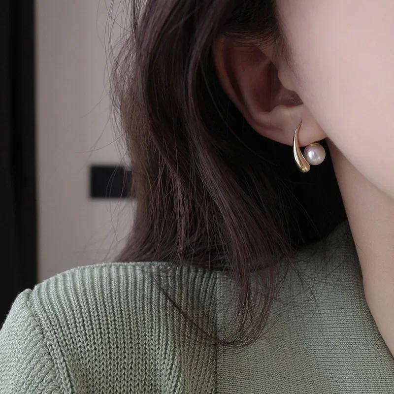 Нове надходження Золотий колір Сережки-пусети з перлами у формі краплі води для жінок Модні Елегантні Темпераментні Весільні Банкетні Прикраси Подарунок для дівчини