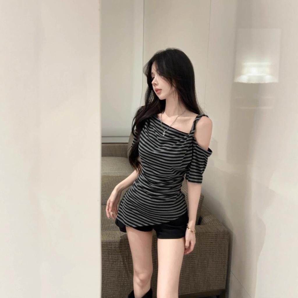 Sexy Spice Girl Slant Shoulder Contrasting Striped Short Sleeve T-Shirt Women's Summer New Slim Skinny Irregular Foreign Top