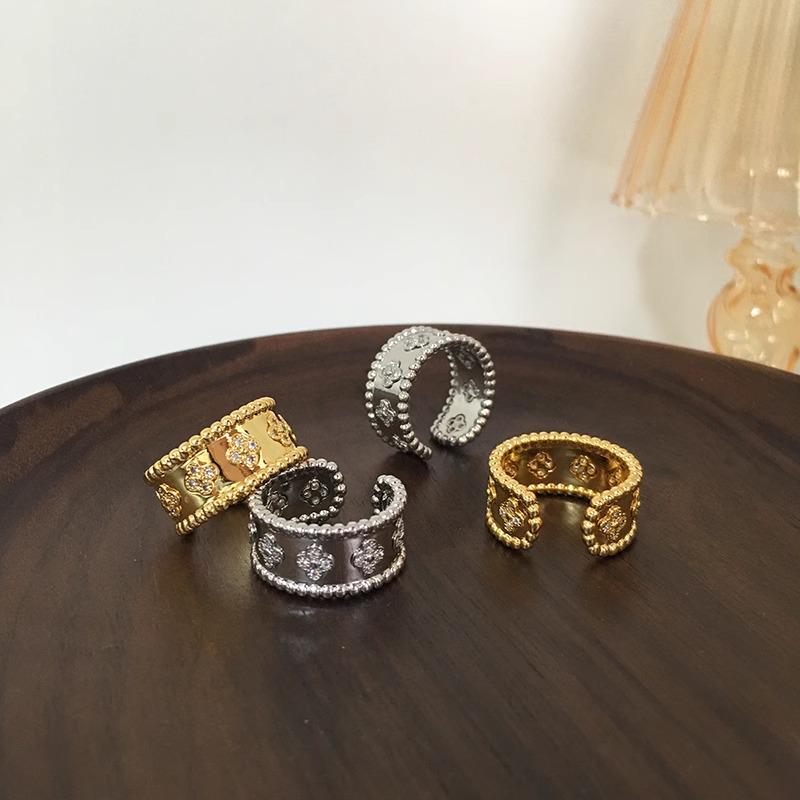 Kaleidoscope Diamond-Studded Four-Leaf Clover Ring: Trendy, Non-Fading, Light Luxury Jewelry