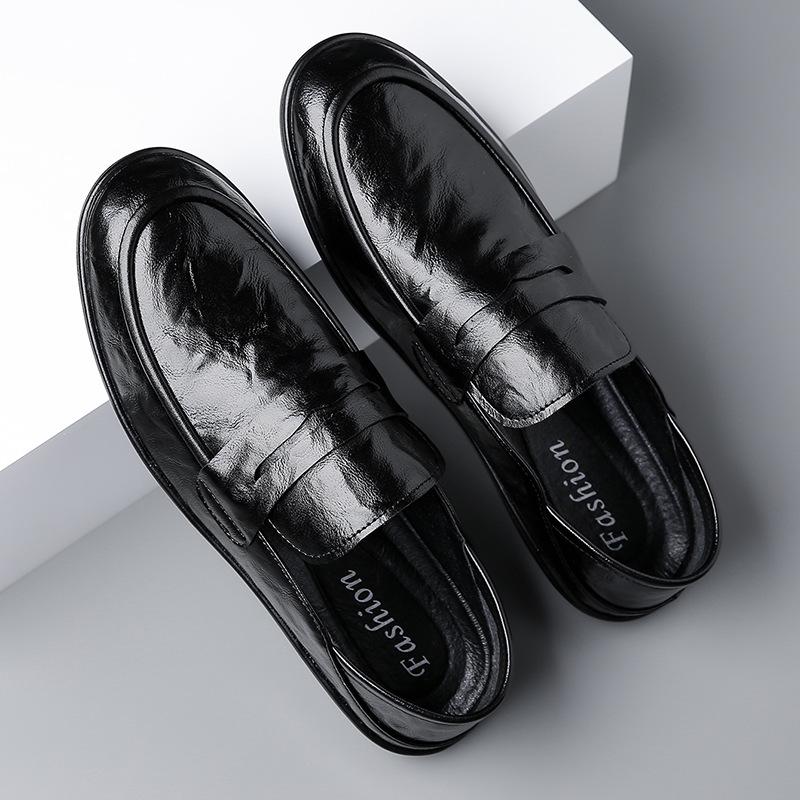 Fashion British Style Leather Lightweight Loafers for Men Spring Autumn Designer Soft-soled Casual Slip-on Business Men's Dress Shoes