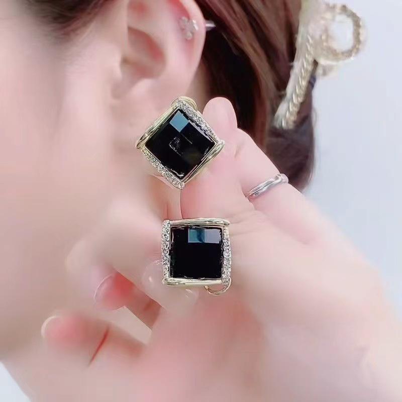 Korean Style Geometric Rhombus Earrings for Women - Trendy, Elegant, and Simplistic Ear Studs