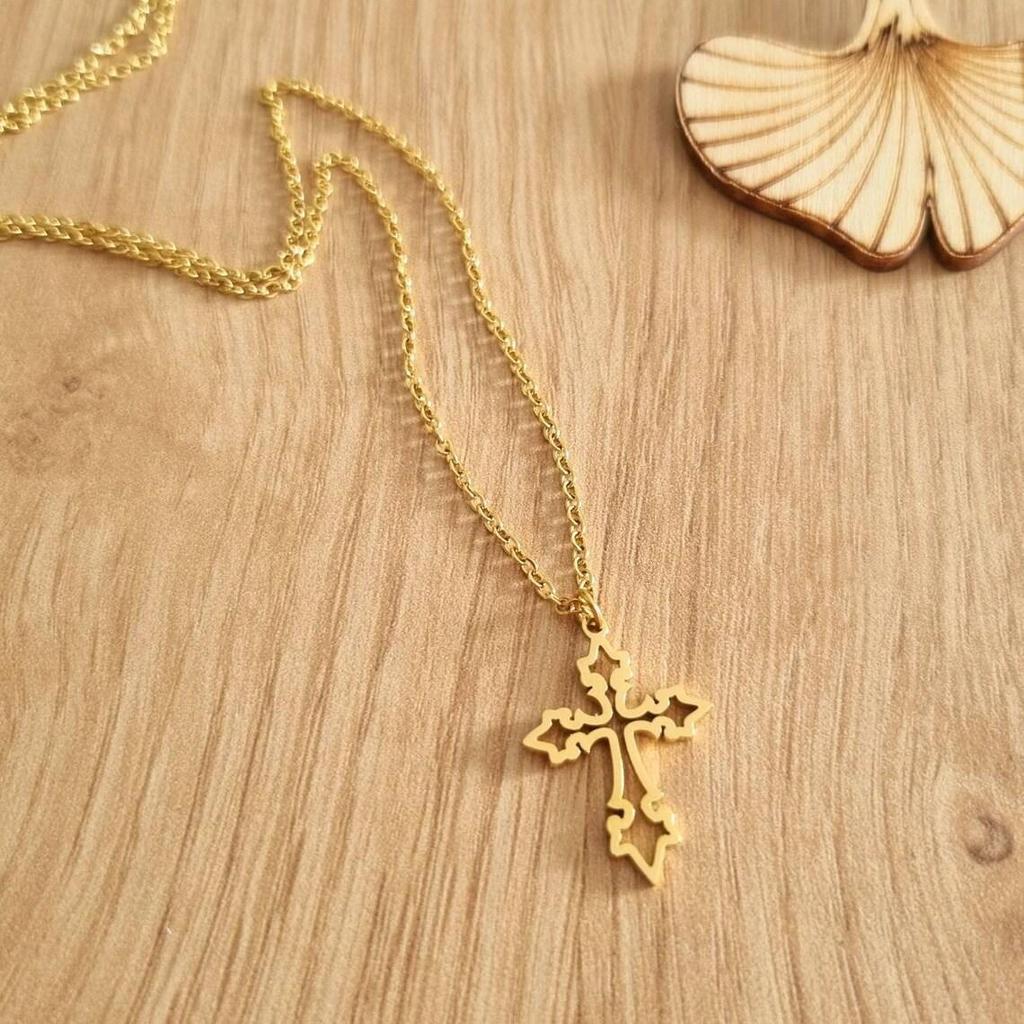 Neue Halskette mit hohlem Kreuzanhänger für Damen - Schlichte Schlüsselbeinkette für Damen - Modischer Schmuck