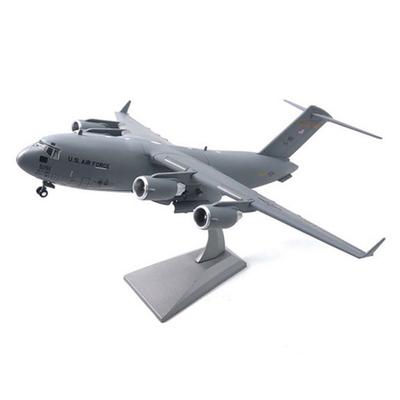 Prémiový model vojenského transportního letadla C-17 Globemaster III z tlakově litého kovu s podstavcem