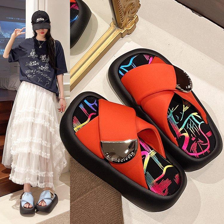 Beautiful Thick-bottomed Height-increasing Cool Slippers for Women's Summer Outer Wear Fashion 2025 Summer New Versatile Graffiti Soft Low-contr