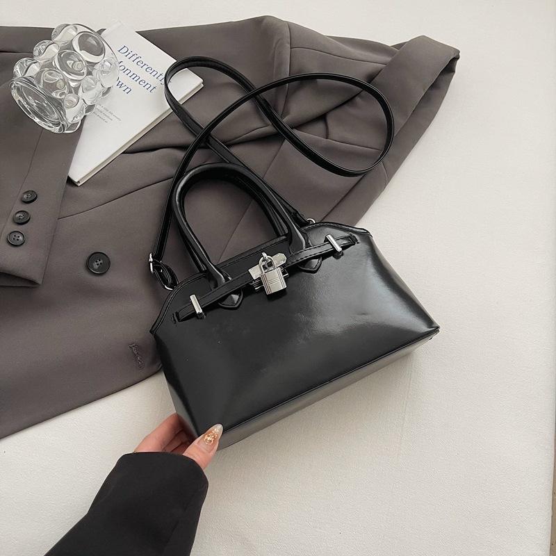 Tote bag women's large capacity 2025 new spring and summer casual messenger bag versatile fashion high sense portable commuter bag