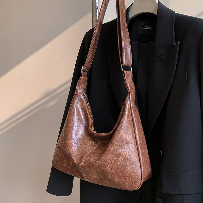 

Сумка вместительная ретро-поездка женская зимняя новинка 2024 года простая модная сумка через плечо простая сумка-мессенджер