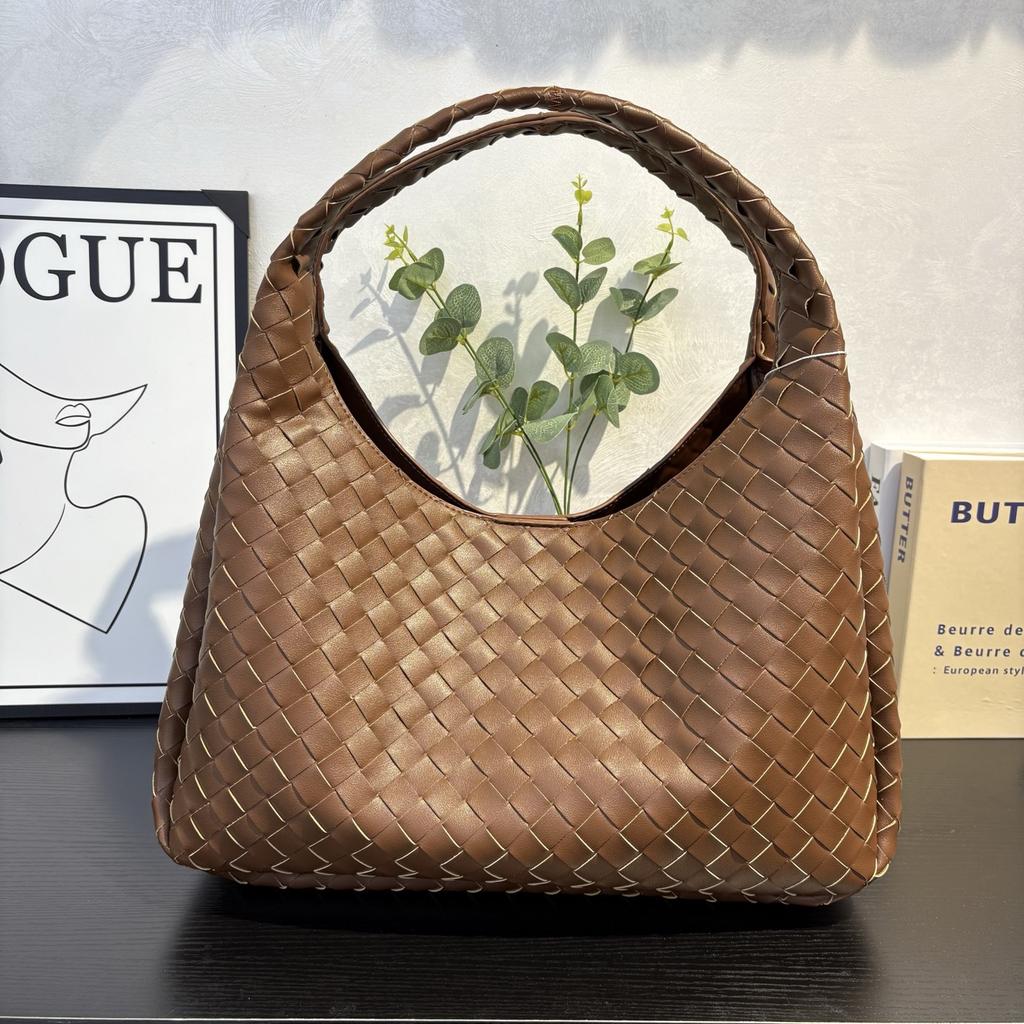 Cross-border bag women's large-capacity 2026 new trendy fashion woven portable bucket bag versatile commuter tote bag