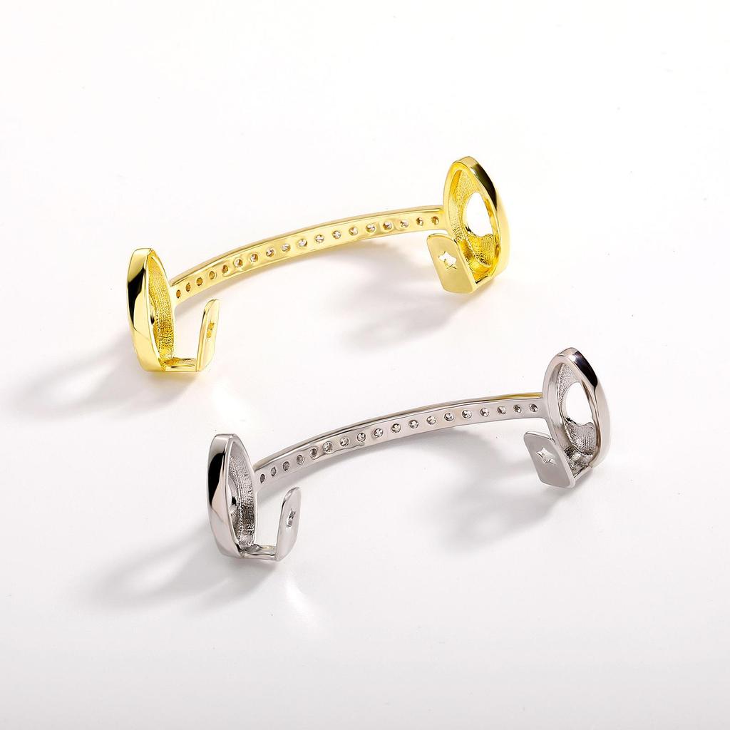 Trendy Vampire Fangs Zirconia Grillz: Stylish and Popular Halloween Accessory