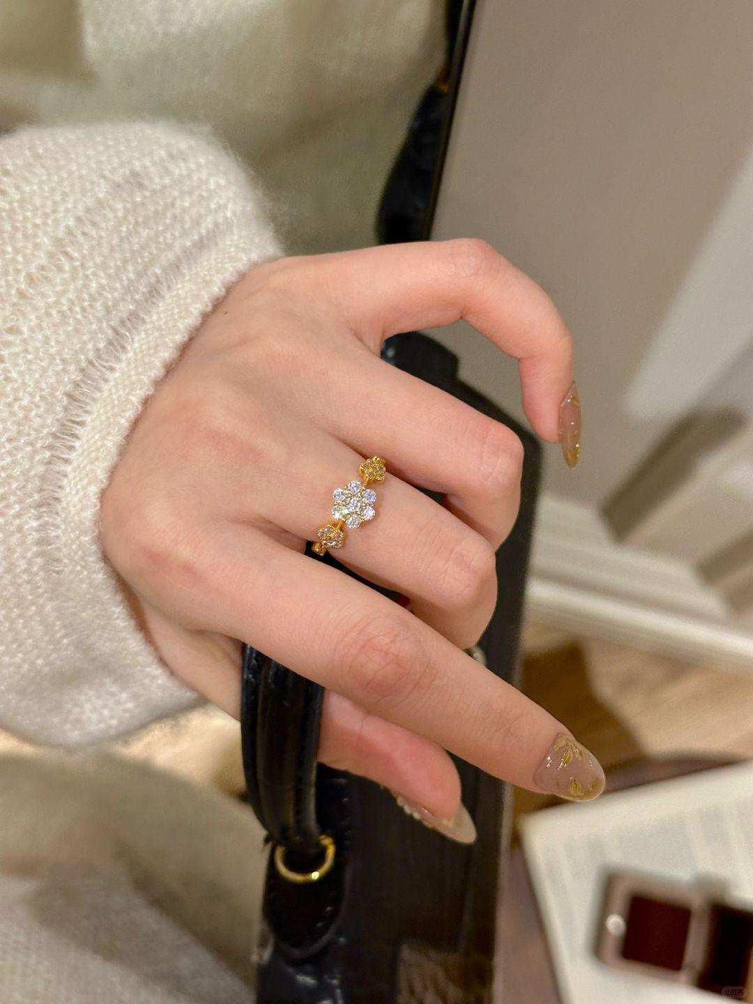 Exquisite Xiaohongshu Snowflake Ring: High-End, Versatile, Fashionable Light Luxury with Super Sparkly Design Adjustable