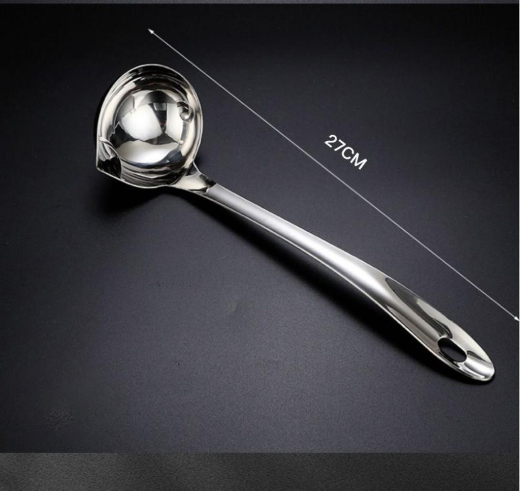Stainless Steel Oil Strainer Ladle Soup Skimmer Cooking Spoon Kitchen Oil Separator Filter Spoon for Home Use 27cm Long Handle