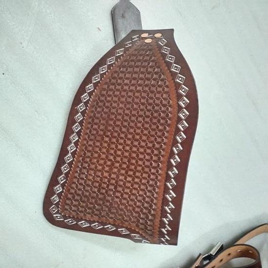Westernové kožené sedlové blatníky na koně, pár, zdobené, náhradní blatníky.