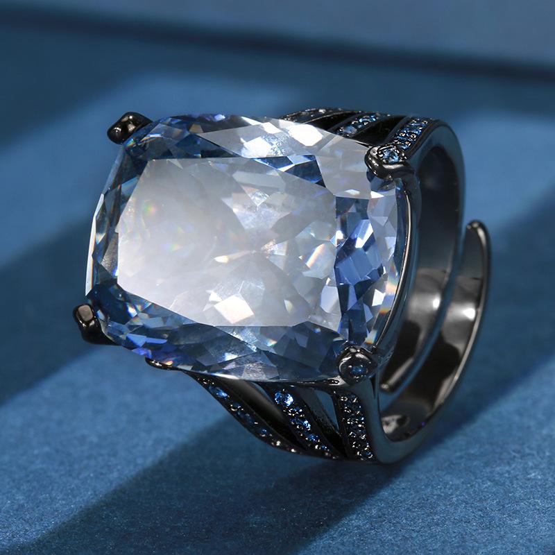 

Ювелирные изделия Медное основание Позолоченное Имитация Синей Шпинели Ретро Кольцо Камень Героини 15 * 20