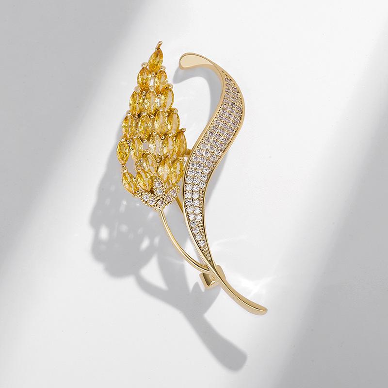 Gold Crystal Wheat Ear Brooch - Anti-Exposure Pin for Women’s Suit Shirt, Small Fragrance Style, Personalized Diamond Collar Pin