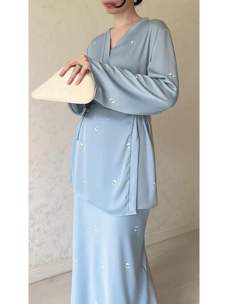 2023 Autumn V-Neck Satin Skirt Set with Long Sleeve Printed Top