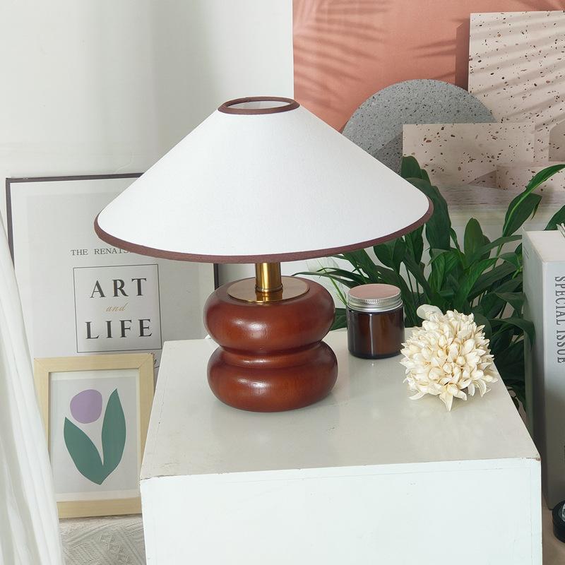 

Американский Ретро Настольная Лампа Из Твердого Дерева Цвета Ореха Спальня Домашний Декор Столовая Прикроватная Атмосфера Маленькая Подставка Свет Домашний Декор