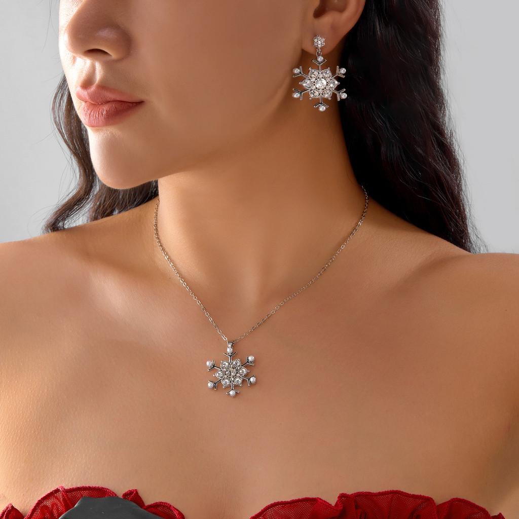 Seasonal Snowflake Earring And Necklace Set With Sparkling Accents For Men And Women