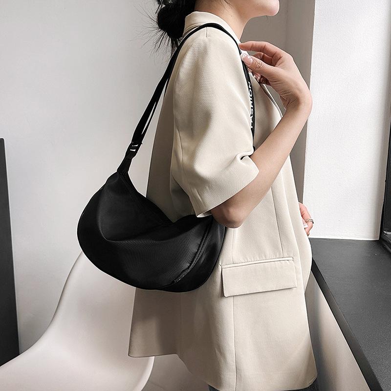 Nylonstoff Achsel 2025 Frühling neuer Trend Mode ausländischer Stil Textur Umhängetasche einfache lässige Umhängetasche