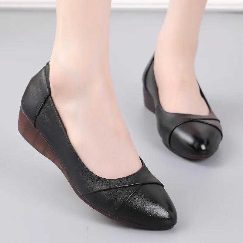 Scarpe da Donna Classiche a Punta Tonda di Alta Qualità Slip-on Primavera Tacco Quadrato Scarpe Casual da Donna Comfort Primavera Estate Scarpe con Tacco Rosso