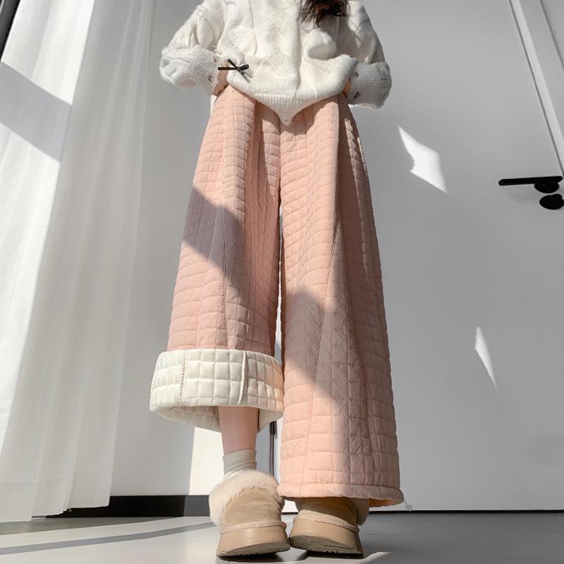 

Velvet Quilted Plaid Wide-Leg Women s Pants: Warm, Cold-Proof, Loose Fit with Elastic Cuffs for Autumn/Winter. Medium