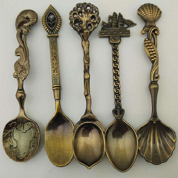 Retro Elegances Alloy Crafted 5Pcs Multifunctional Spoons Kitchen Utensils Collection Antique Relief Kitchen Accessorie