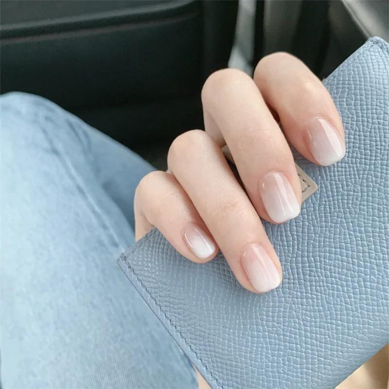 24 Pièces Pointes d'Ongles Rose Nude Courtes Tête Ronde Faux Ongles avec Motif Portables Finis Faux Ongles Couverture Complète Press-on Nails