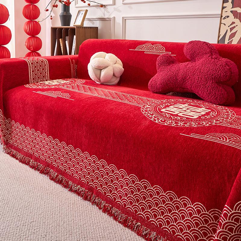 Einfacher und moderner Chenille-Sofaüberwurf festliches Rot Anti-Katzenkratzüberzug Stoffhandtuch rutschfest gerade Reihe Sofaüberwurfstoff