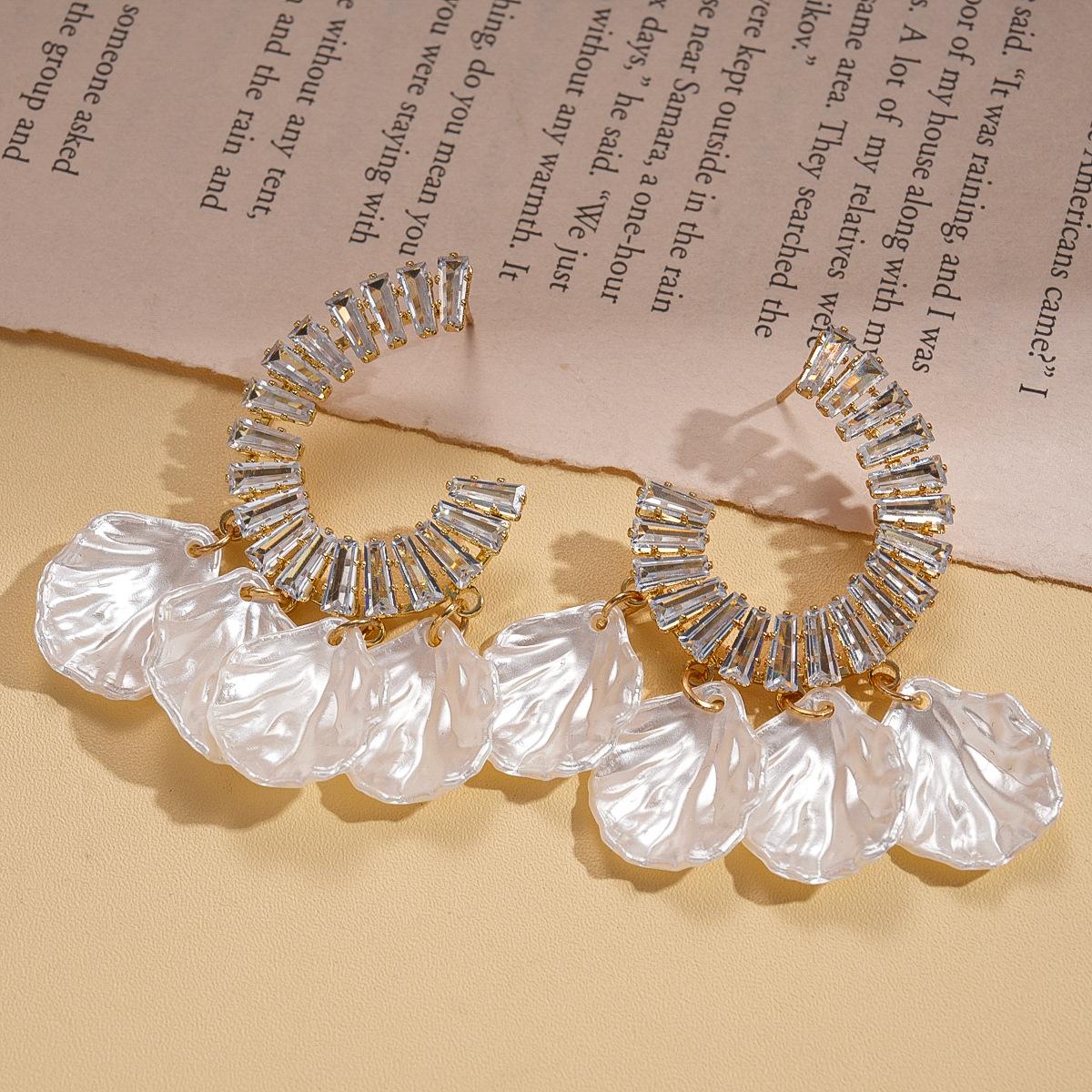 Light luxury zircon shell fringed C-shaped silver needle earrings elegant fashion niche earrings