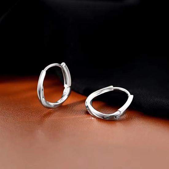 1 Par de Brincos Femininos Fivela de Orelha Sem Bloqueio Ajuste Estável Brincos Torcidos Design de Círculo Brincos de Argola com Polimento Espelhado