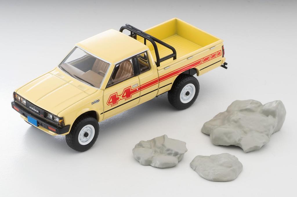 Tomytec Tomica Limited Vintage Neo LV-N321a Nissan 4x4 King Cab Truck (Yellow, North American Specification) - Fully Assembled